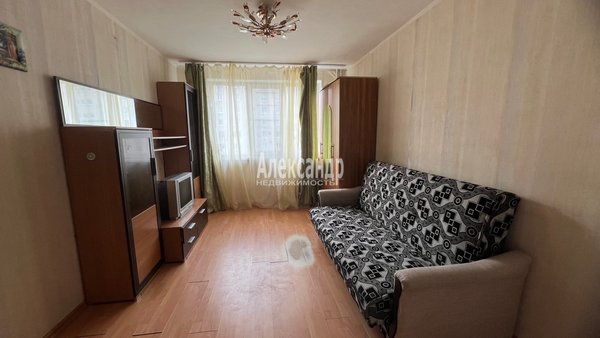 Продам трехкомнатную (3-комн.) квартиру, Лесная ул, д. 7, Светогорск г