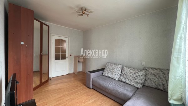 Продам трехкомнатную (3-комн.) квартиру, Лесная ул, д. 7, Светогорск г