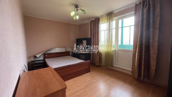 Продам трехкомнатную (3-комн.) квартиру, Лесная ул, д. 7, Светогорск г