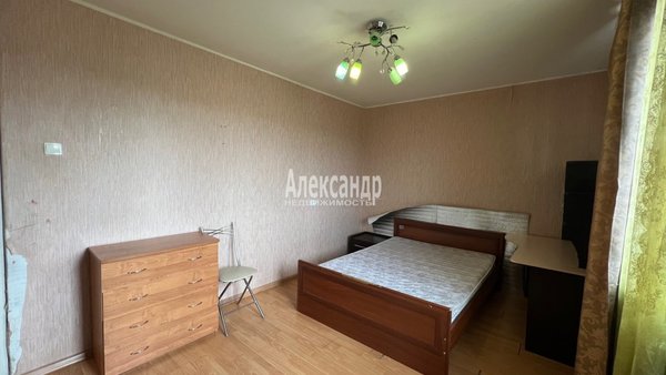 Продам трехкомнатную (3-комн.) квартиру, Лесная ул, д. 7, Светогорск г