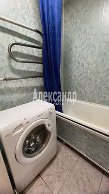 Продам трехкомнатную (3-комн.) квартиру, Лесная ул, д. 7, Светогорск г