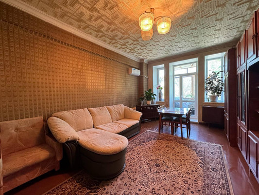 Продам трехкомнатную (3-комн.) квартиру, Октябрьский пр-кт, 39, Комсомольск-на-Амуре г