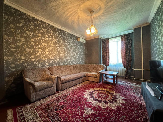 Продам трехкомнатную (3-комн.) квартиру, Октябрьский пр-кт, 39, Комсомольск-на-Амуре г