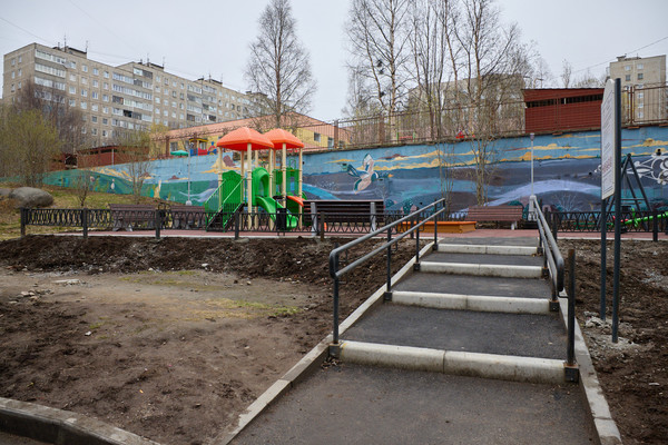 Продам трехкомнатную (3-комн.) квартиру, Связи проезд, 16, Мурманск г