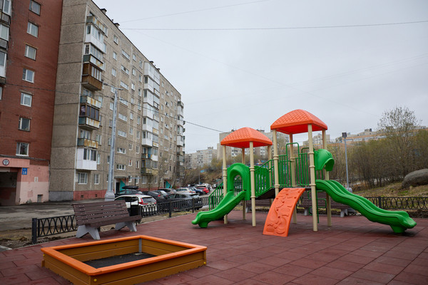 Продам трехкомнатную (3-комн.) квартиру, Связи проезд, 16, Мурманск г