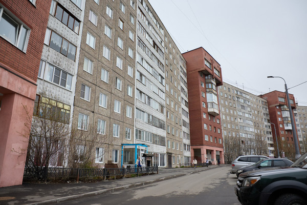 Продам трехкомнатную (3-комн.) квартиру, Связи проезд, 16, Мурманск г