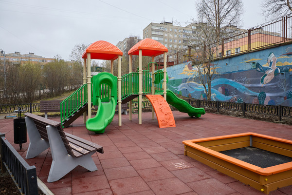 Продам трехкомнатную (3-комн.) квартиру, Связи проезд, 16, Мурманск г