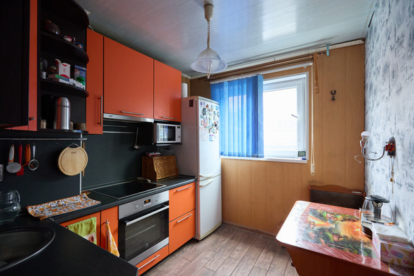 Продам трехкомнатную (3-комн.) квартиру, Связи проезд, 16, Мурманск г
