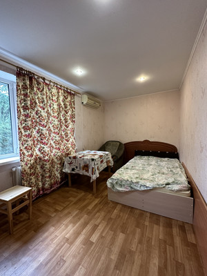 Сдам двухкомнатную (2-комн.) квартиру, Ленина ул, 45, Алушта г