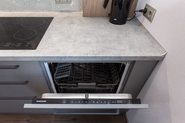 Продам двухкомнатную (2-комн.) квартиру, Орудийная ул, 32В, Калининград г