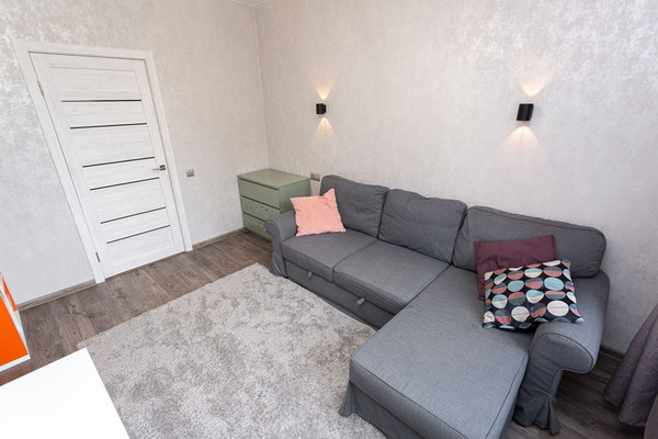 Продам двухкомнатную (2-комн.) квартиру, Орудийная ул, 32В, Калининград г