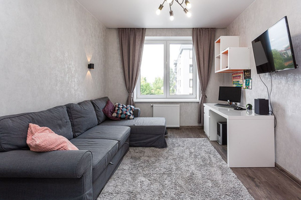 Продам двухкомнатную (2-комн.) квартиру, Орудийная ул, 32В, Калининград г