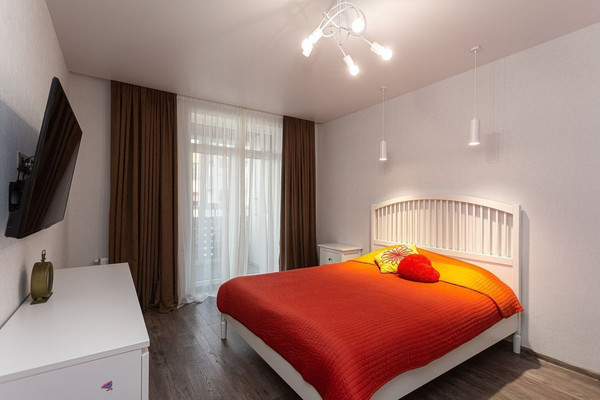 Продам двухкомнатную (2-комн.) квартиру, Орудийная ул, 32В, Калининград г