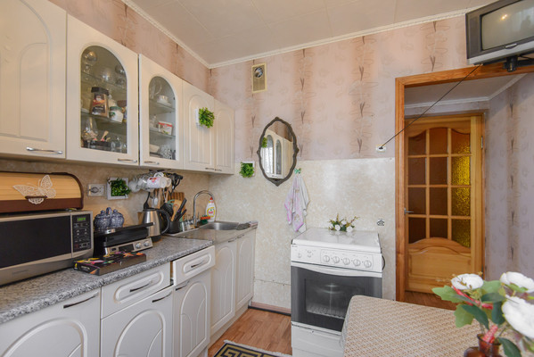 Продам трехкомнатную (3-комн.) квартиру, Днепропетровская ул, 46, Ростов-на-Дону г