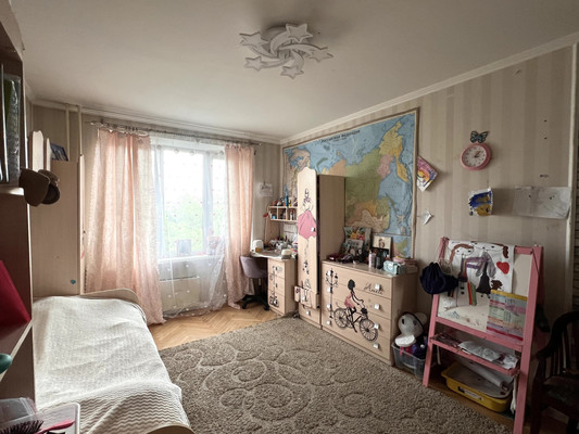 Продам трехкомнатную (3-комн.) квартиру, Молдагуловой ул, 28к3, Москва г