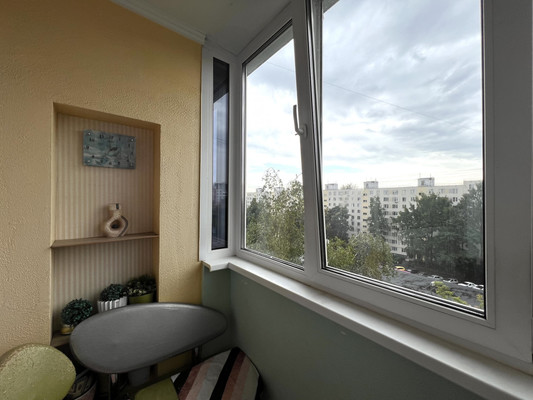 Продам трехкомнатную (3-комн.) квартиру, Молдагуловой ул, 28к3, Москва г