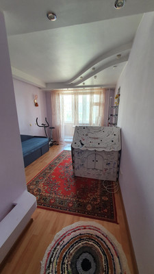 Продам трехкомнатную (3-комн.) квартиру, Шлиссельбургский пр-кт, 49А, Санкт-Петербург г