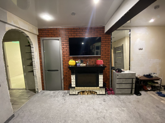 Продам трехкомнатную (3-комн.) квартиру, Мира ул, 2а, Нижневартовск г
