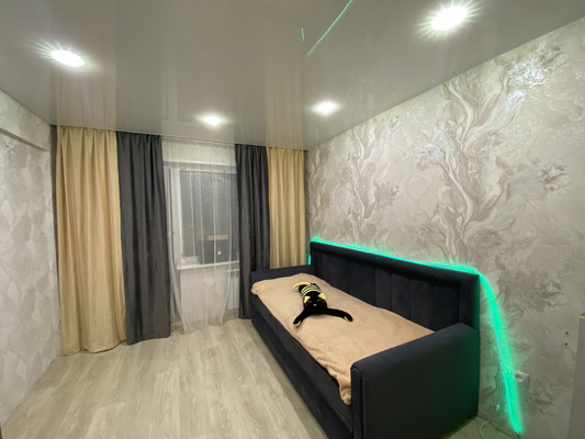 Продам трехкомнатную (3-комн.) квартиру, Мира ул, 2а, Нижневартовск г