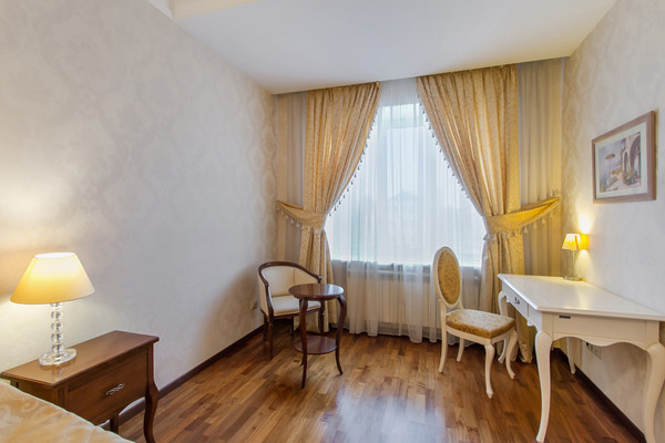 Продам трехкомнатную (3-комн.) квартиру, Театральная ул, 2, Воронеж г