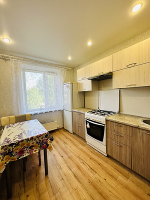 Продам трехкомнатную (3-комн.) квартиру, Клубный пер, 4, Краснозатонский пгт