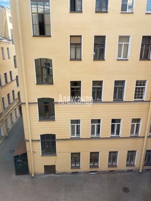 Продам комнату в 5-комн. квартире, 1-я Советская ул, д. 12, Санкт-Петербург г
