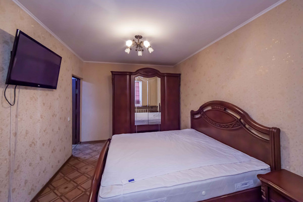 Продам трехкомнатную (3-комн.) квартиру, Балаклавская ул, 53, Симферополь г