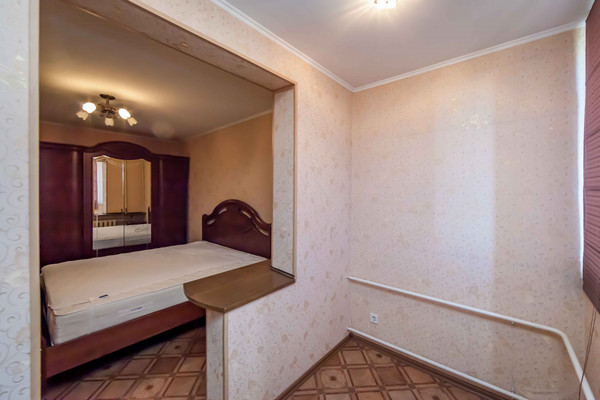 Продам трехкомнатную (3-комн.) квартиру, Балаклавская ул, 53, Симферополь г
