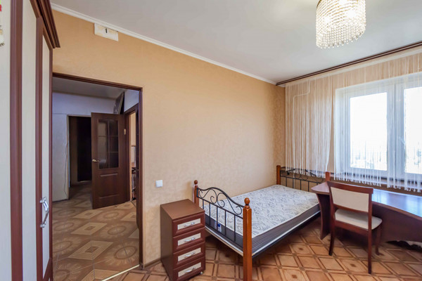 Продам трехкомнатную (3-комн.) квартиру, Балаклавская ул, 53, Симферополь г