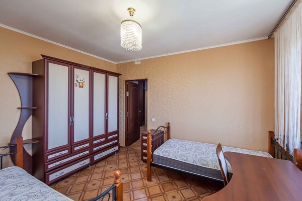 Продам трехкомнатную (3-комн.) квартиру, Балаклавская ул, 53, Симферополь г