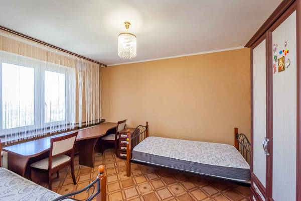 Продам трехкомнатную (3-комн.) квартиру, Балаклавская ул, 53, Симферополь г