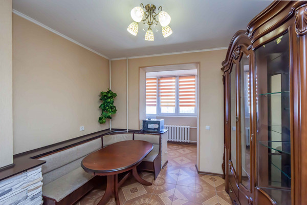 Продам трехкомнатную (3-комн.) квартиру, Балаклавская ул, 53, Симферополь г