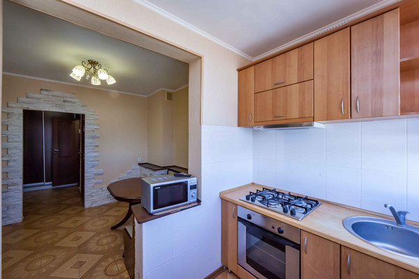 Продам трехкомнатную (3-комн.) квартиру, Балаклавская ул, 53, Симферополь г