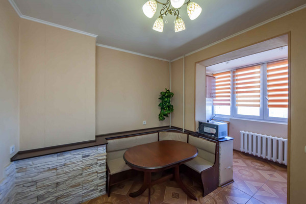 Продам трехкомнатную (3-комн.) квартиру, Балаклавская ул, 53, Симферополь г
