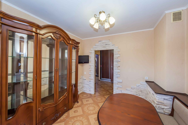 Продам трехкомнатную (3-комн.) квартиру, Балаклавская ул, 53, Симферополь г