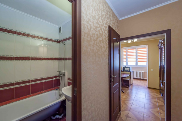 Продам трехкомнатную (3-комн.) квартиру, Балаклавская ул, 53, Симферополь г