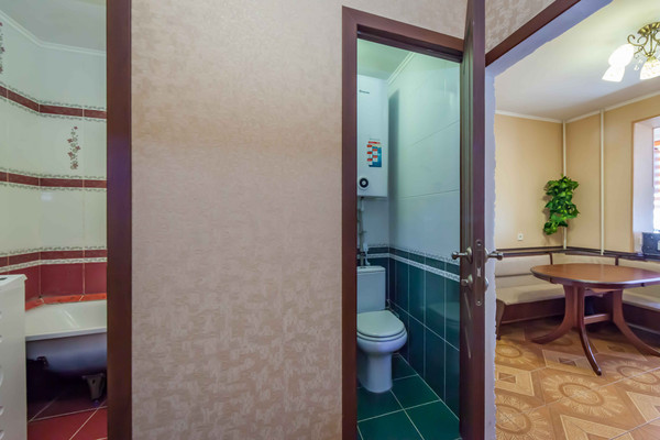 Продам трехкомнатную (3-комн.) квартиру, Балаклавская ул, 53, Симферополь г