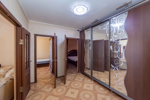 Продам трехкомнатную (3-комн.) квартиру, Балаклавская ул, 53, Симферополь г