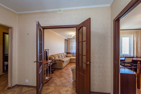 Продам трехкомнатную (3-комн.) квартиру, Балаклавская ул, 53, Симферополь г