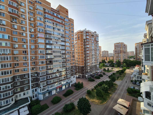 Продам трехкомнатную (3-комн.) квартиру, им. Яна Полуяна ул, 53, Краснодар г