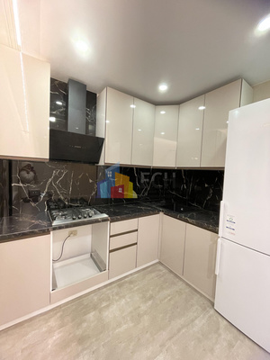 Продам двухкомнатную (2-комн.) квартиру, Героев Алексинцев ул, д.6, Алексин г