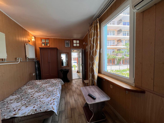 Продам однокомнатную (1-комн.) квартиру, Лазурная ул, 25Б, Отрадное пгт