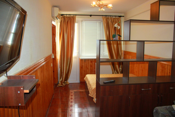 Продам трехкомнатную (3-комн.) квартиру, Лазурная ул, 25Б, Отрадное пгт
