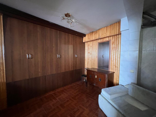 Продам трехкомнатную (3-комн.) квартиру, Лазурная ул, 25Б, Отрадное пгт