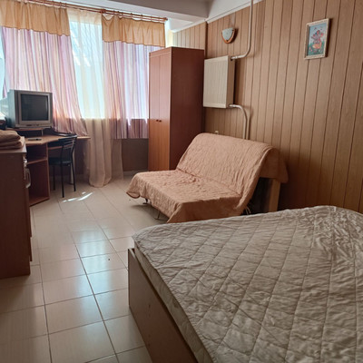 Продам трехкомнатную (3-комн.) квартиру, Лазурная ул, 25Б, Отрадное пгт
