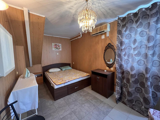 Продам трехкомнатную (3-комн.) квартиру, Лазурная ул, 25Б, Отрадное пгт