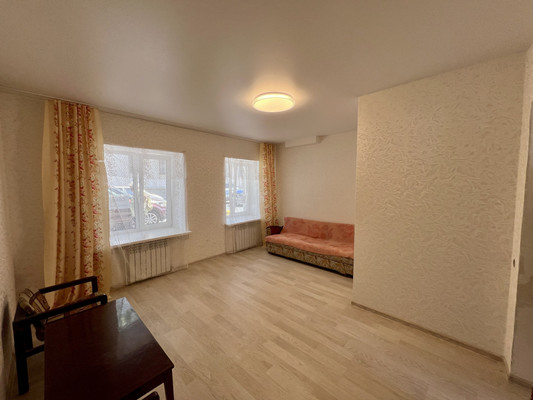 Продам двухкомнатную (2-комн.) квартиру, Желябова ул, 38, Симферополь г