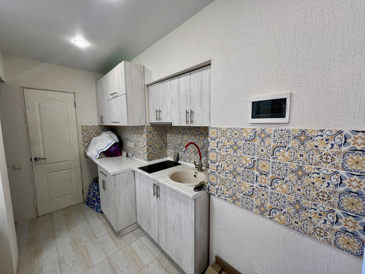 Продам двухкомнатную (2-комн.) квартиру, Желябова ул, 38, Симферополь г