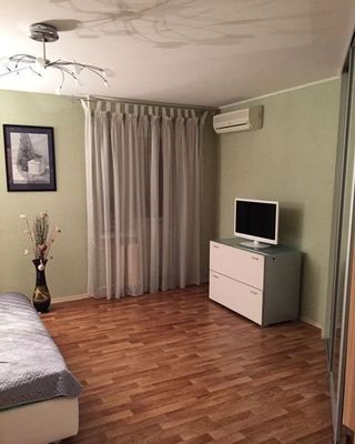 Сдам трехкомнатную (3-комн.) квартиру, 10 мкр, 28, Нефтеюганск г