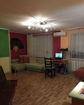 Сдам трехкомнатную (3-комн.) квартиру, 10 мкр, 28, Нефтеюганск г